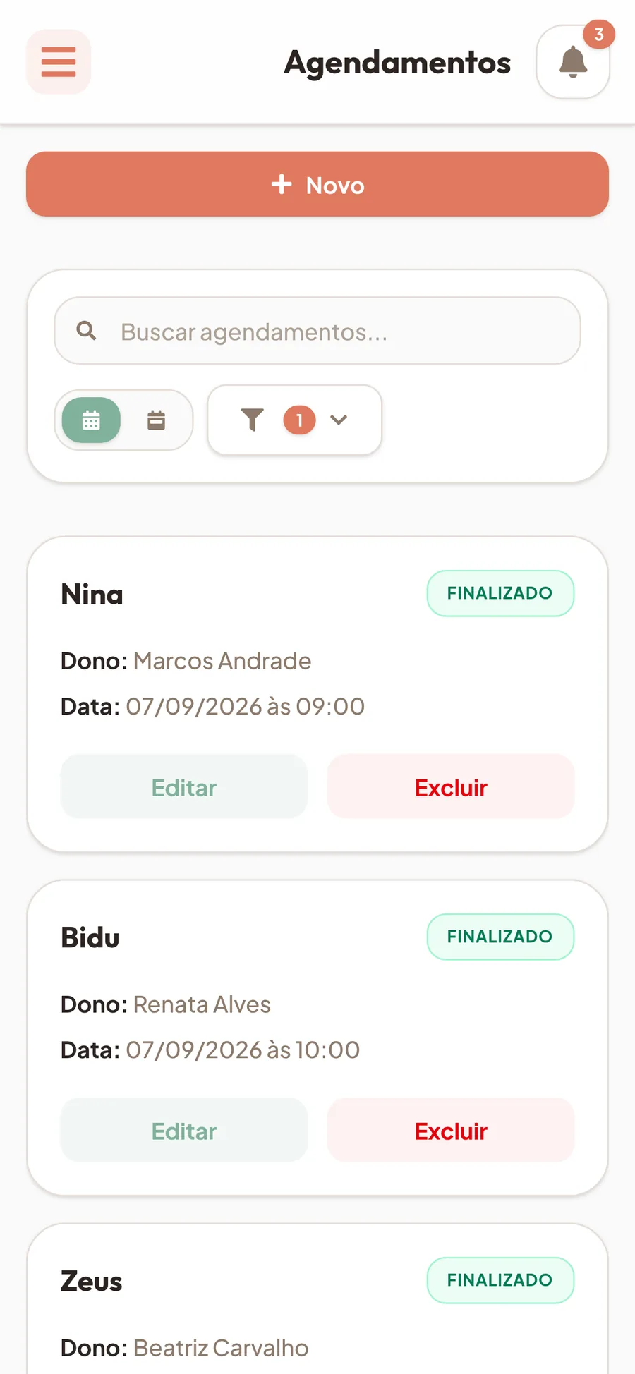 Lista de agendamentos do Petzara no celular, com status de cada atendimento